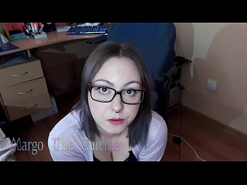 ❤️ Moza sexy con lentes chupa un consolador profundamente ante a cámara Vídeo de sexo na pornografía gl.passenger33.ru