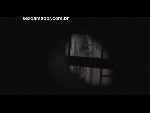 ❤️ Blondie é gravada en segredo por un voyeur do barrio escondido detrás de ladrillos ocos Vídeo de sexo na pornografía gl.passenger33.ru